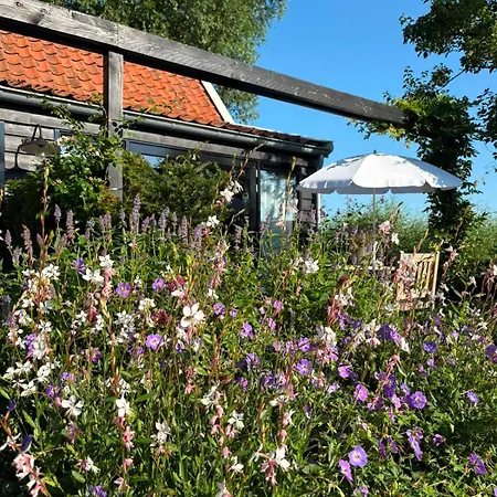 De Wilgenhoeve Bed & Breakfast 3*